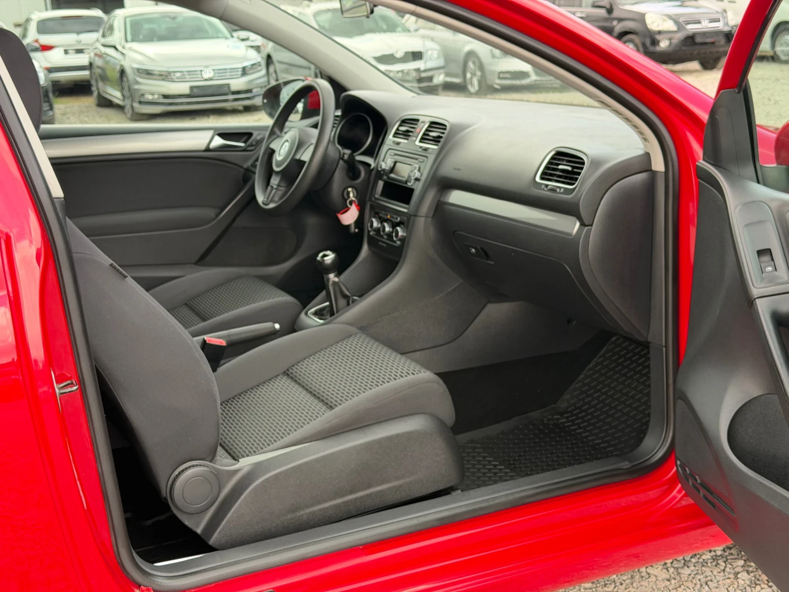 VW Golf 1.4i 80к.с * Климатик* * Стария мотор* , снимка 11 - Автомобили и джипове - 54588271