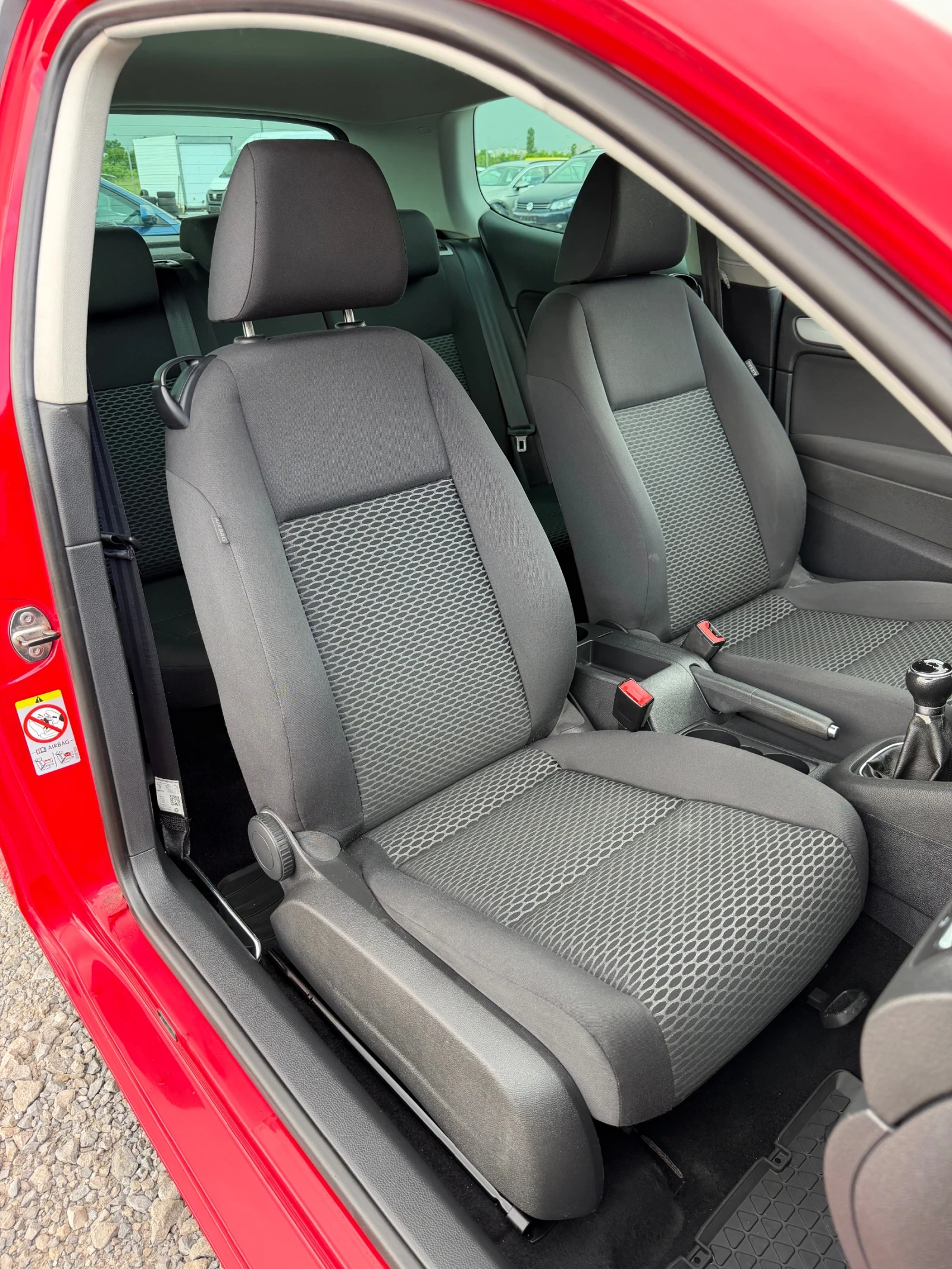 VW Golf 1.4i 80к.с * Климатик* * Стария мотор* , снимка 13 - Автомобили и джипове - 54588271