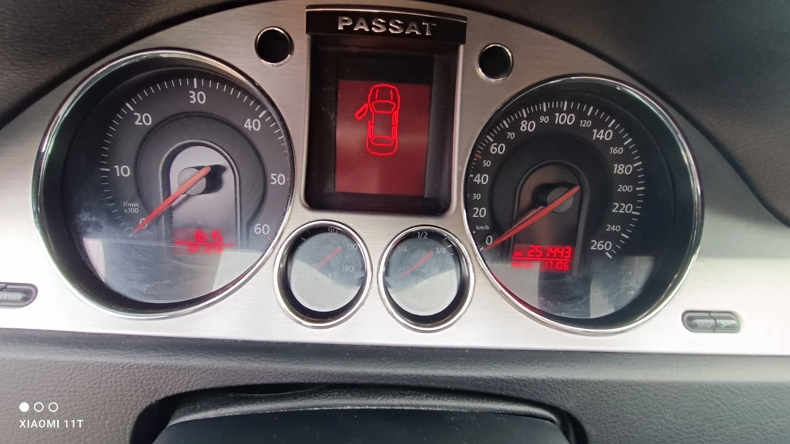 VW Passat 2.0TDI, снимка 11 - Автомобили и джипове - 54635120