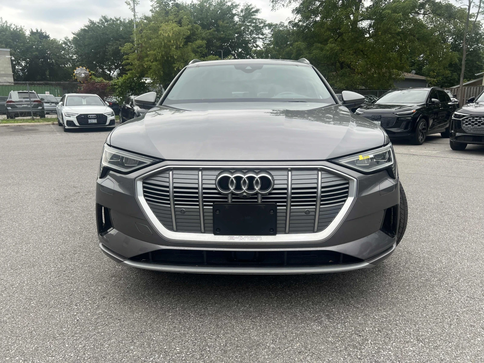Audi E-Tron Technik* 360* Шибидах* Подгрев* Обдух* Keyless* , снимка 3 - Автомобили и джипове - 55960953