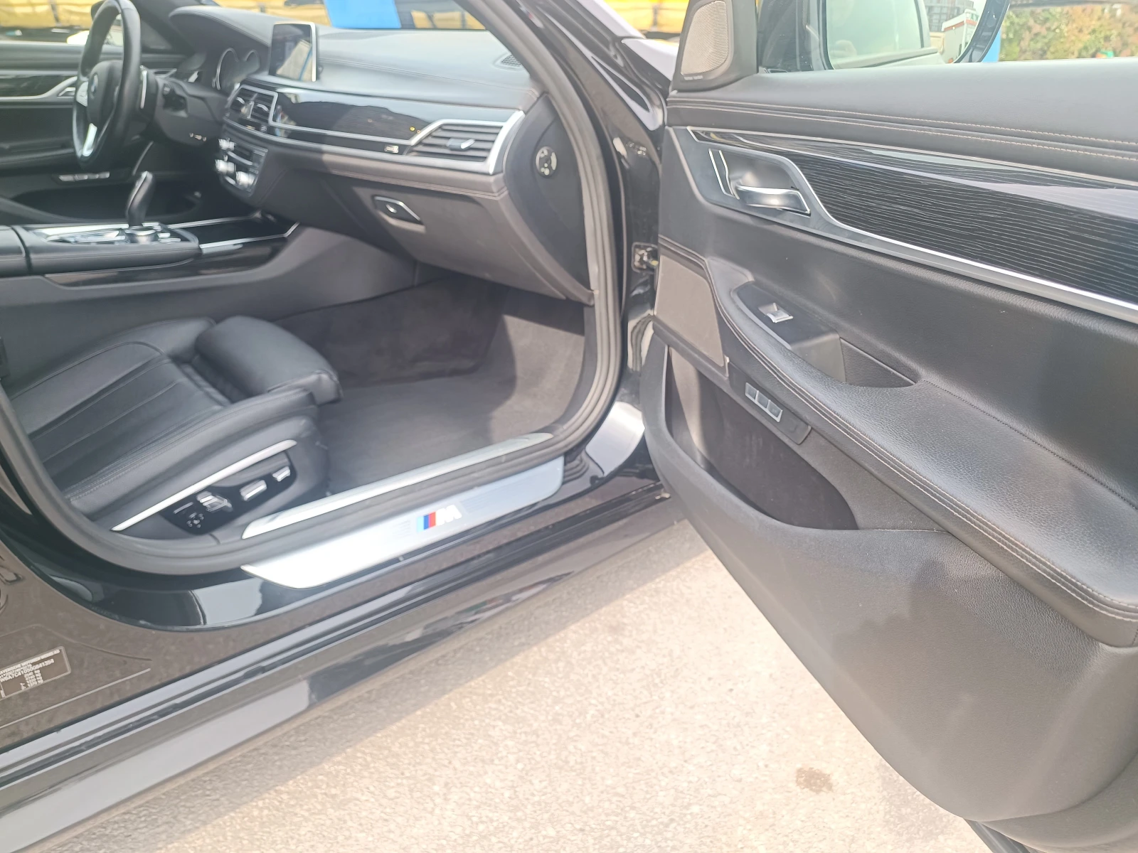 BMW 730 M-Pack/xDrive/ExecutiveDrivePRO/Laser/HUD/360/, снимка 11 - Автомобили и джипове - 56467952