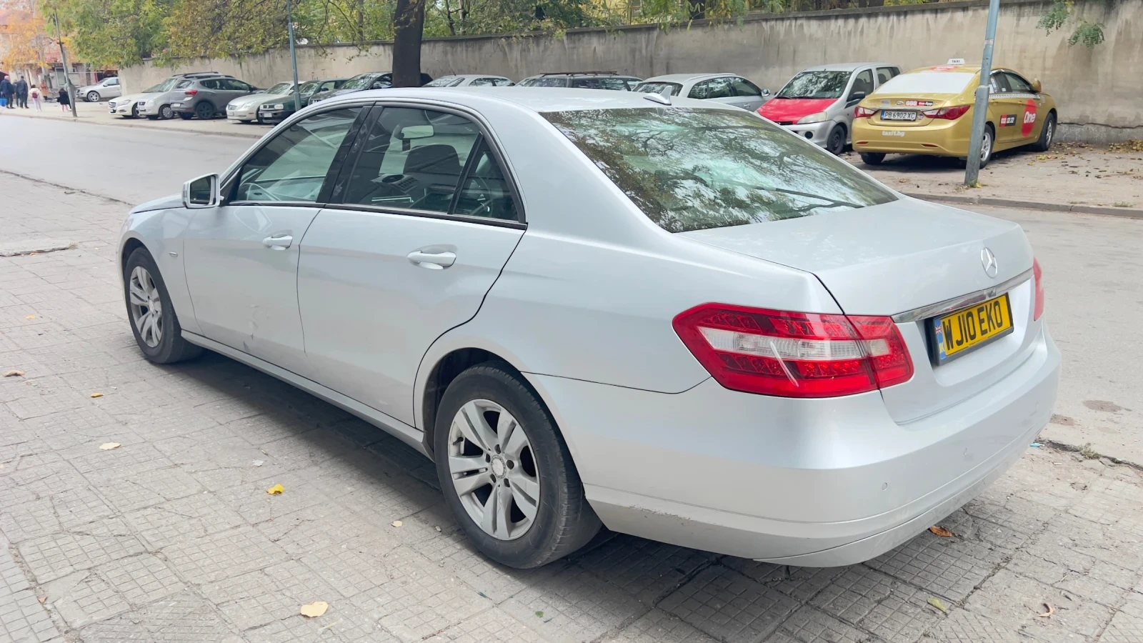 Mercedes-Benz E 200, снимка 3 - Автомобили и джипове - 56710607