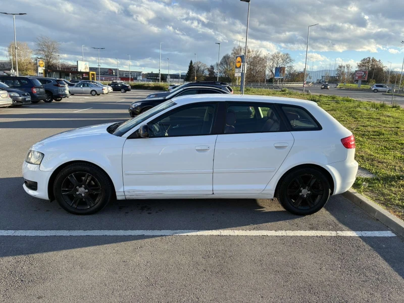 Audi A3 1.9TDi Фейслифт 4 Врати , снимка 2 - Автомобили и джипове - 52242626