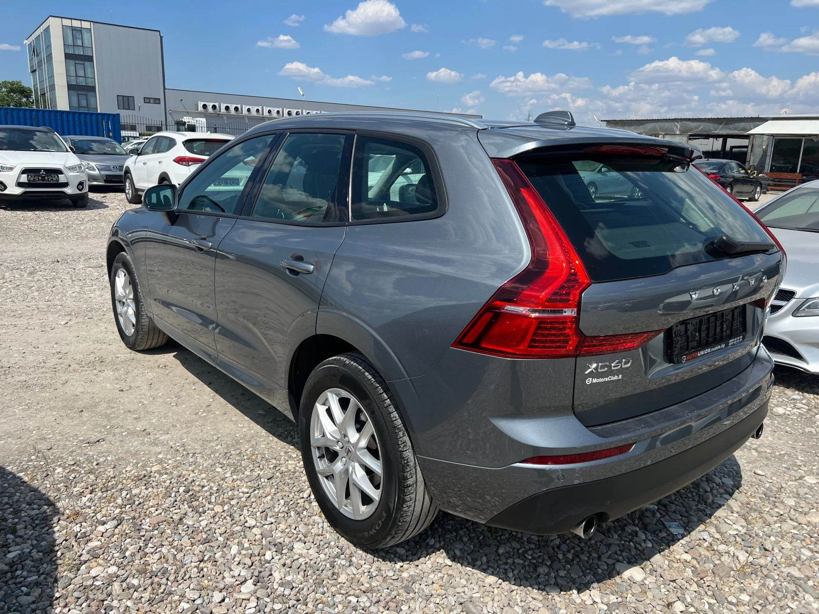 Volvo XC60 2.0 D AWD - изображение 7