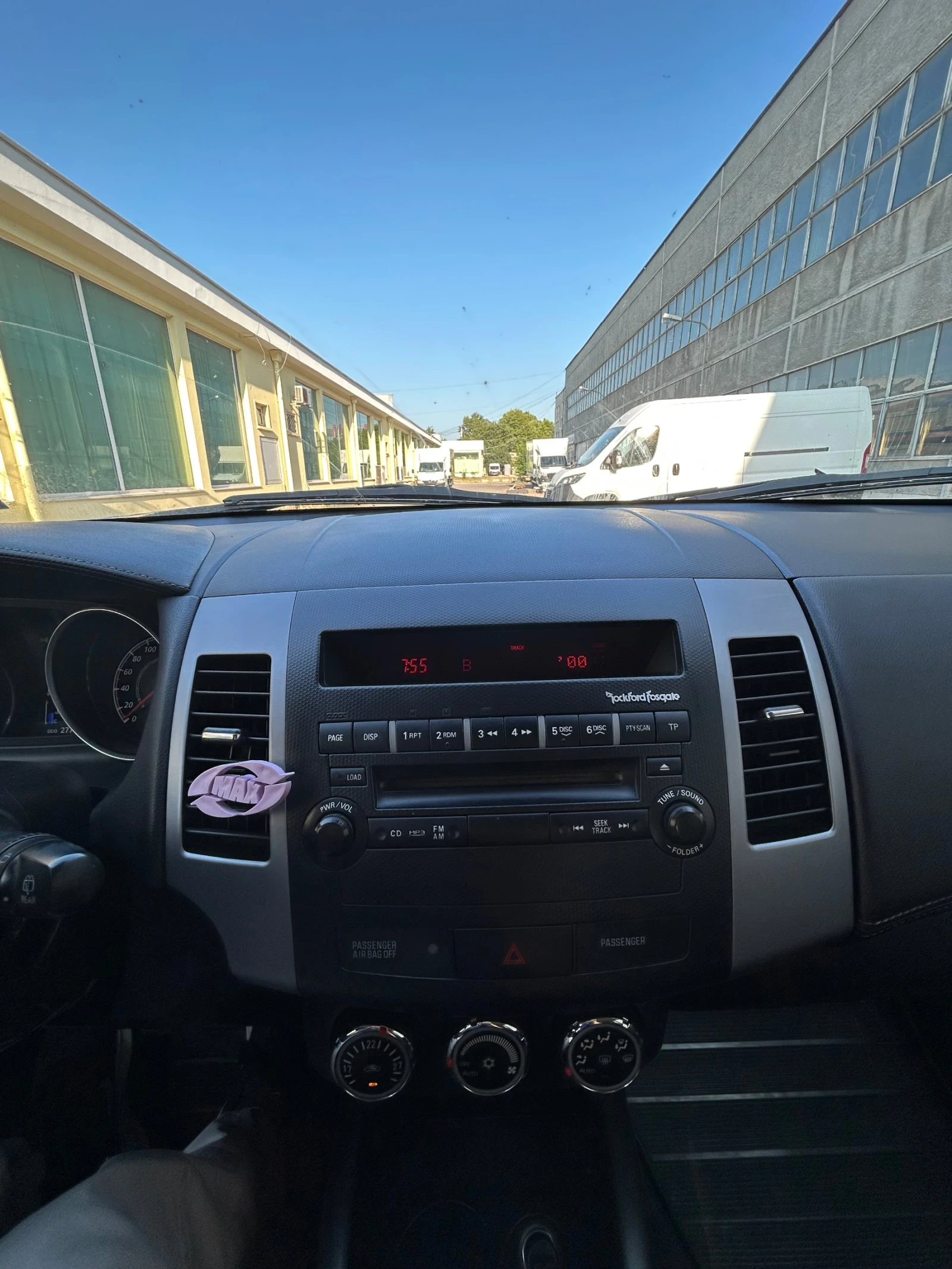 Mitsubishi Outlander 2.2 DI-D 4x4 - изображение 9