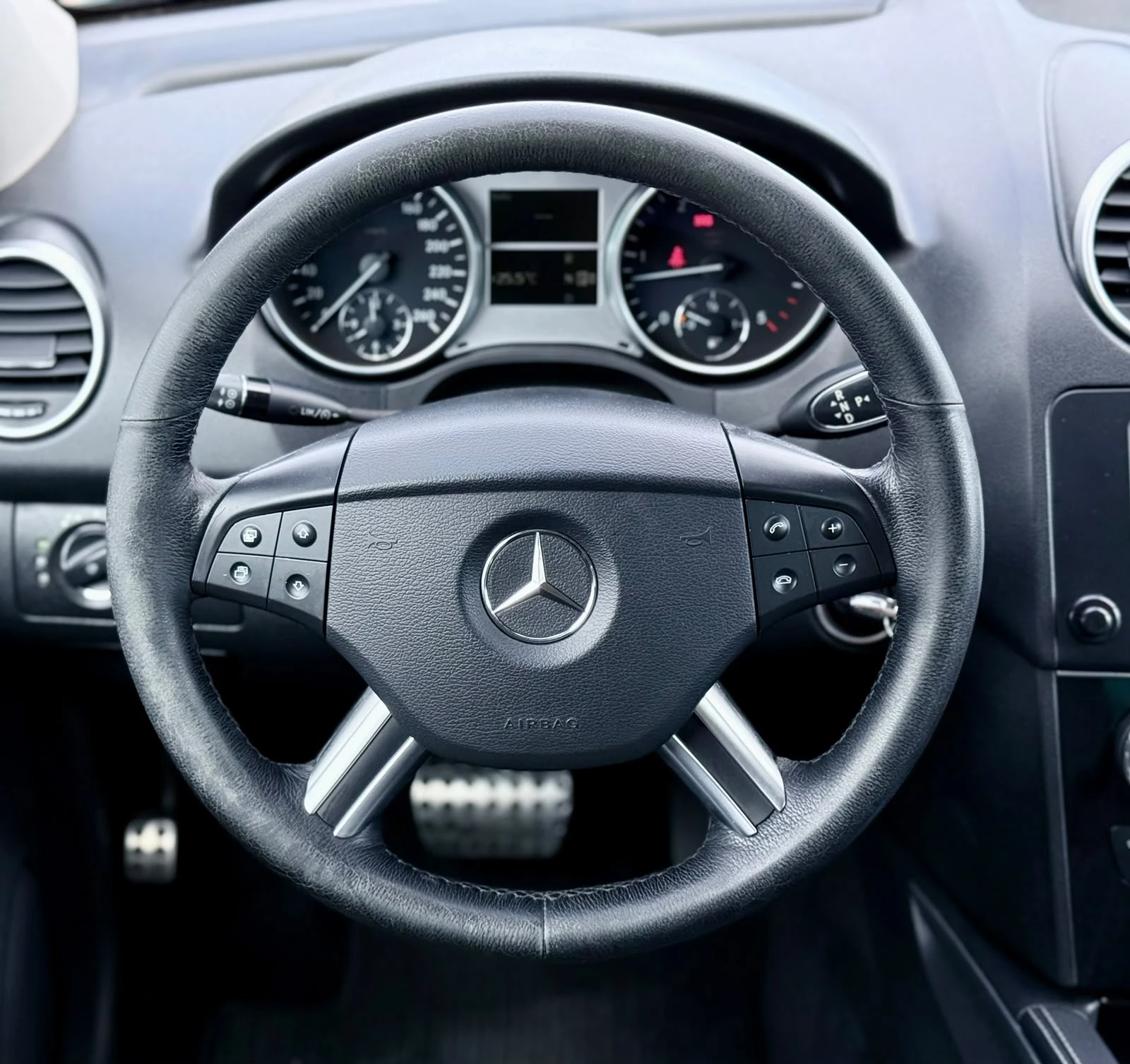 Mercedes-Benz ML 320 4M* Bi-Xenon* Подгрев* , снимка 10 - Автомобили и джипове - 55238167