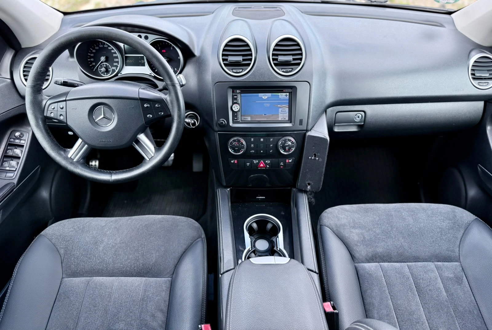 Mercedes-Benz ML 320 4M* Bi-Xenon* Подгрев* , снимка 9 - Автомобили и джипове - 55238167