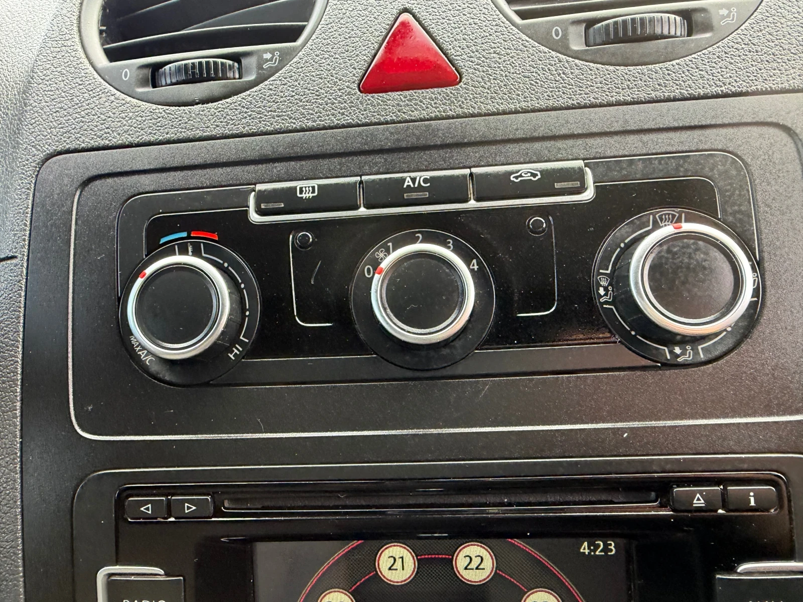 VW Caddy 1.6TDI!3БРОЯ!КЛИМА - изображение 10