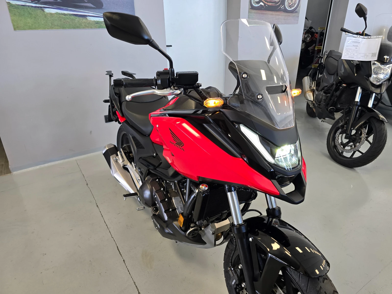 Honda Nc 750X, DCT, 2000км.!, снимка 10 - Мотоциклети и мототехника - 55372579