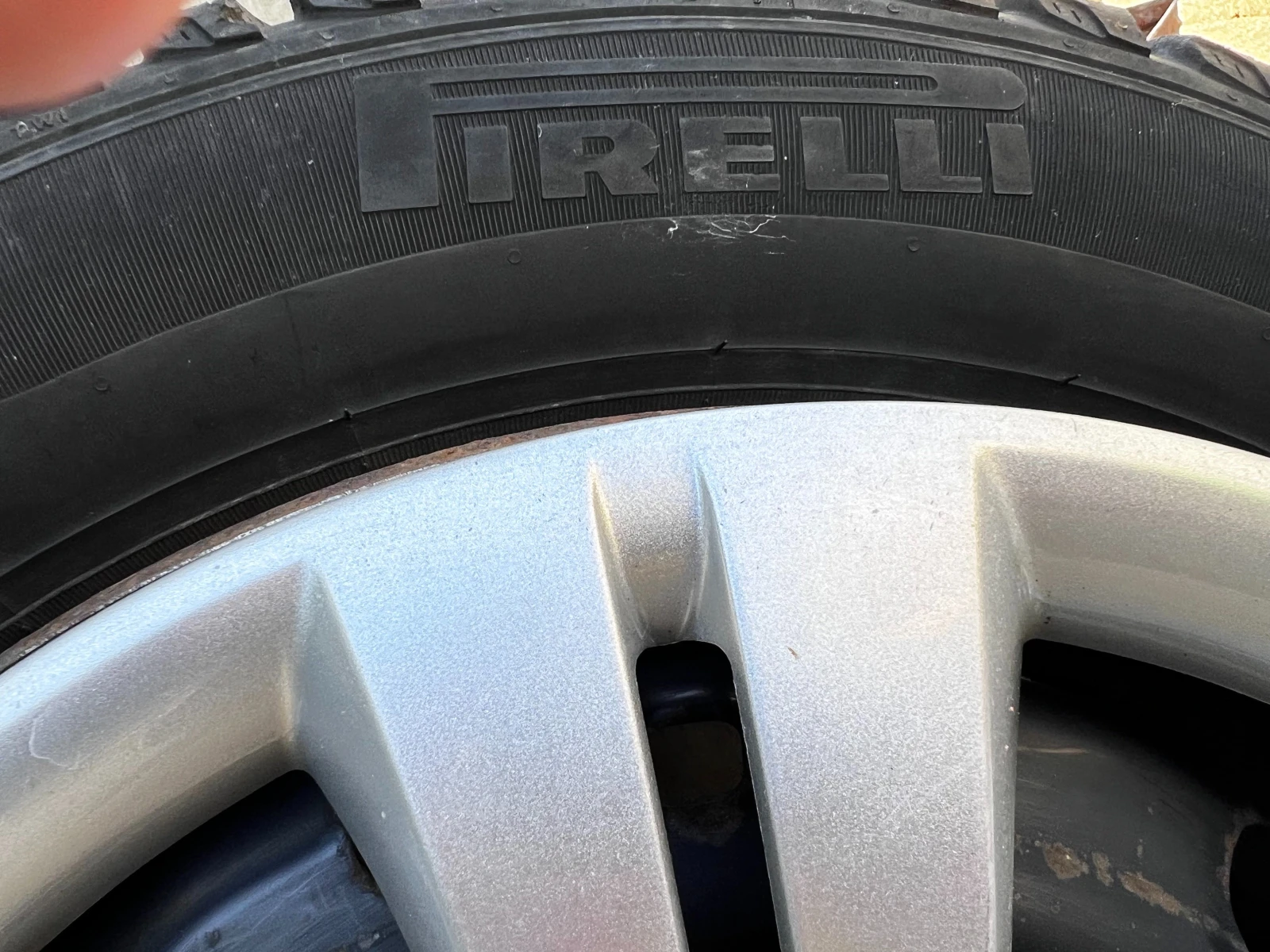 Гуми с джанти Pirelli 185/55R15, снимка 5 - Гуми и джанти - 56181255