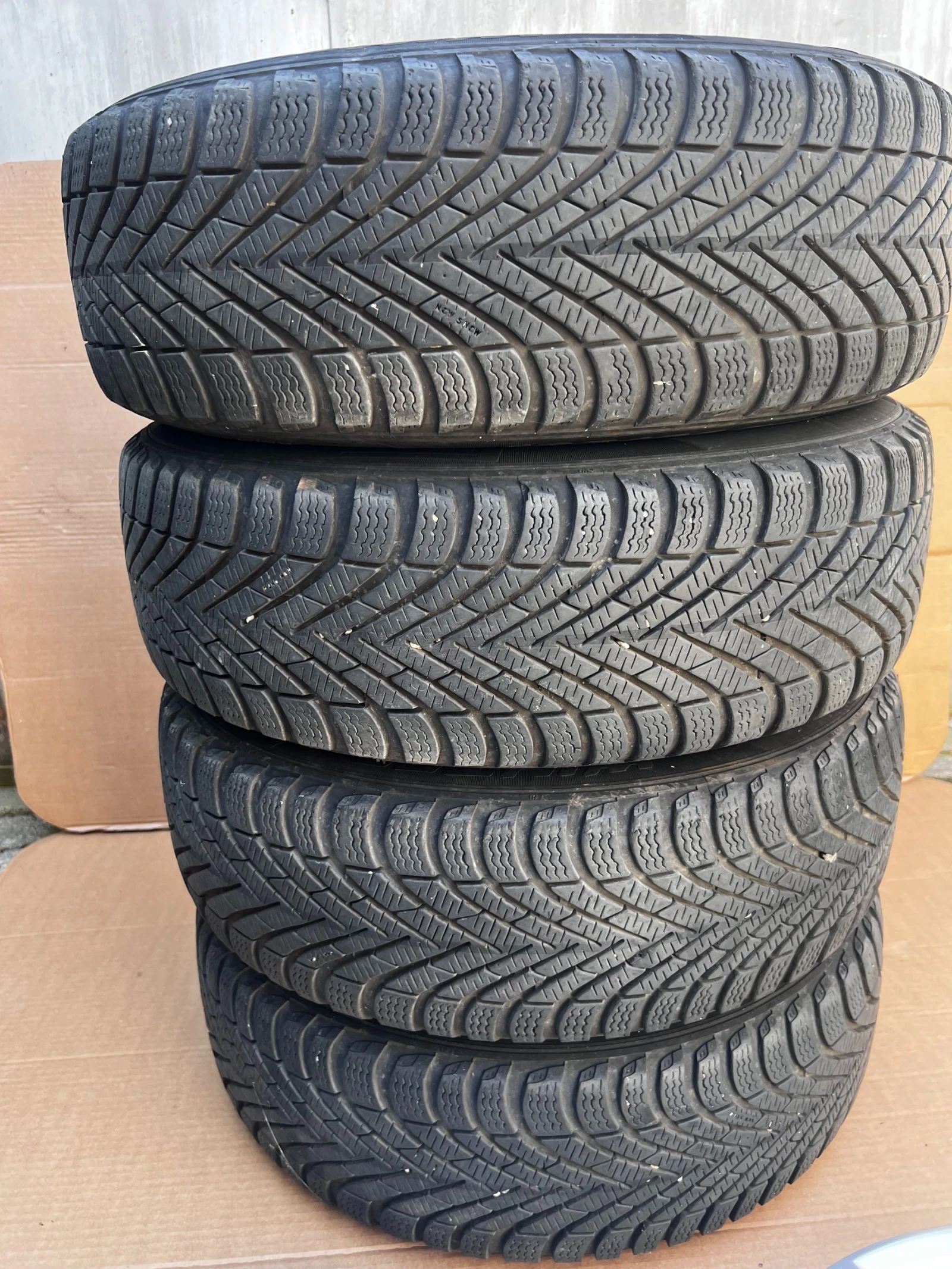 Гуми с джанти Pirelli 185/55R15, снимка 3 - Гуми и джанти - 56181255