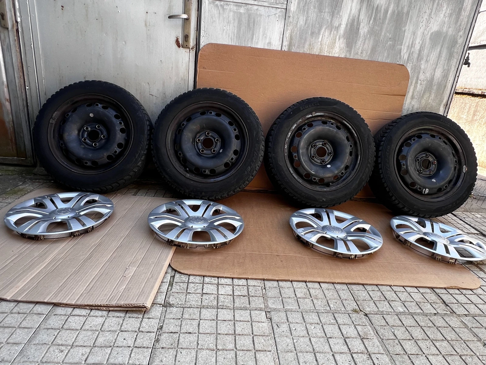 Гуми с джанти Pirelli 185/55R15, снимка 2 - Гуми и джанти - 56181255