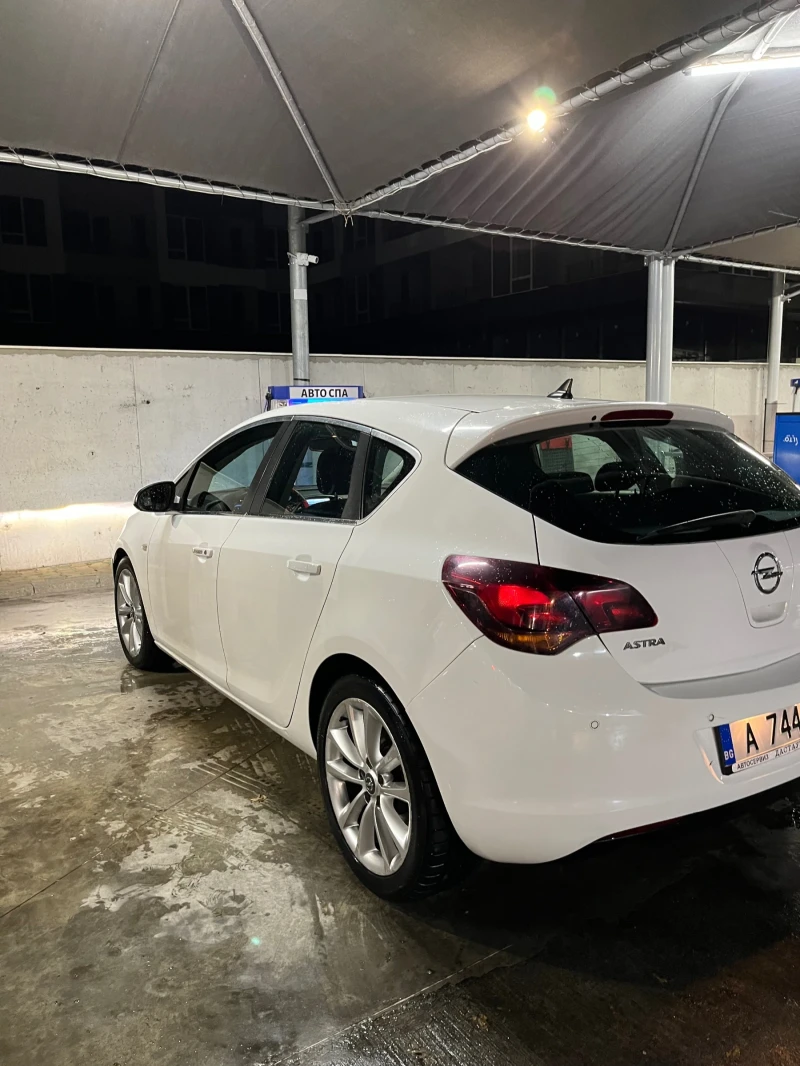 Opel Astra 1.7 CDTI, снимка 3 - Автомобили и джипове - 47712915