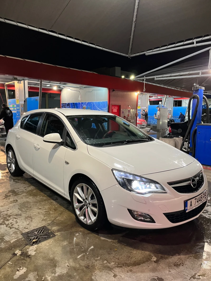 Opel Astra 1.7 CDTI, снимка 1 - Автомобили и джипове - 47712915