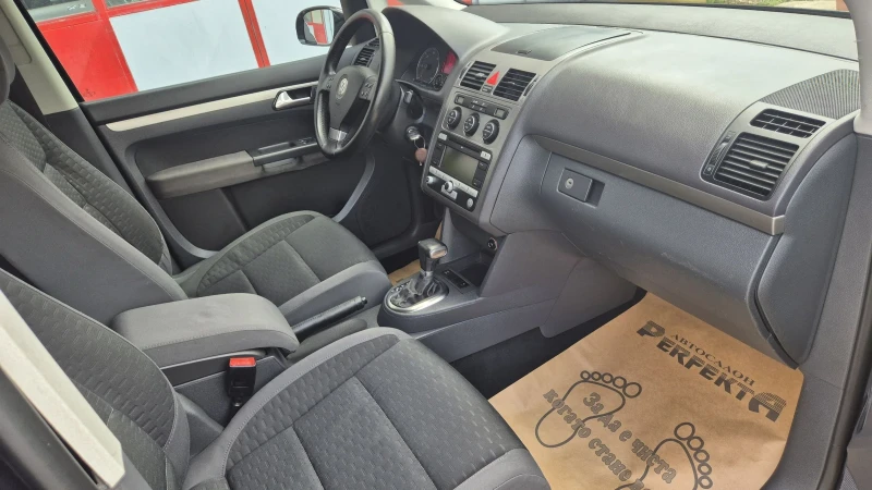 VW Touran 2.0TDI 140к.с Автомат ВММ, снимка 14 - Автомобили и джипове - 51496965