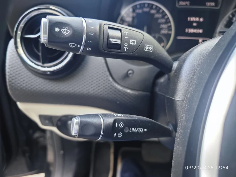 Mercedes-Benz A 180 А180 Спорт пакет, снимка 11 - Автомобили и джипове - 51913227