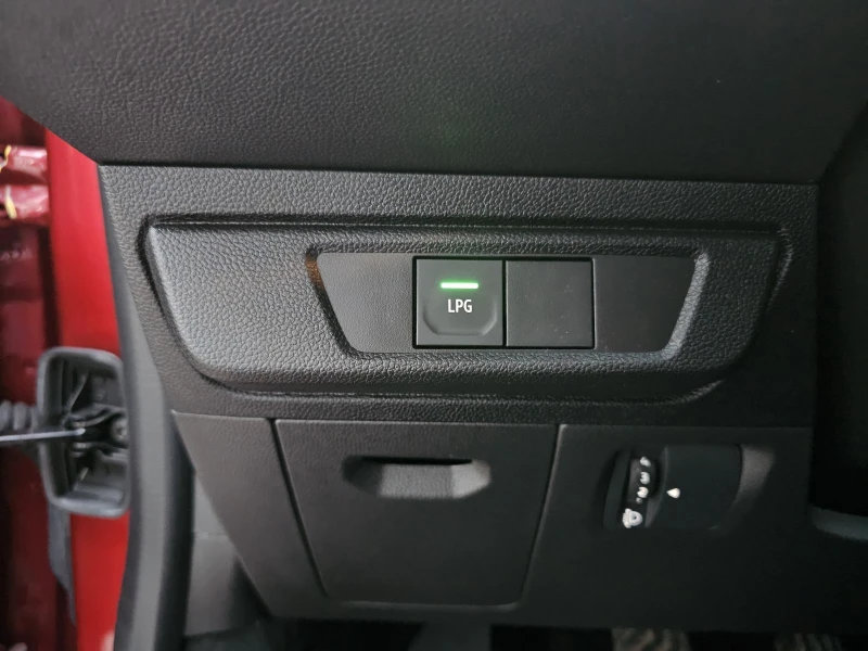 Dacia Sandero 1.0 TCe 90 Stop&Start LPG, снимка 13 - Автомобили и джипове - 52773982
