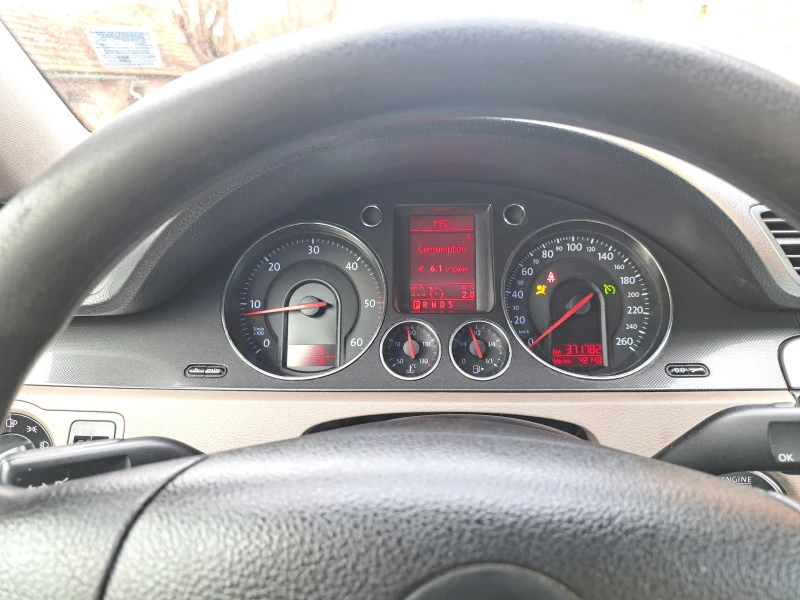 VW Passat 2.0 TDI, снимка 10 - Автомобили и джипове - 53267143