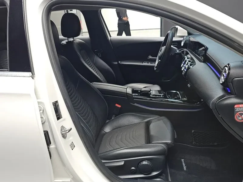 Mercedes-Benz A 220 Sedan, снимка 10 - Автомобили и джипове - 55655684