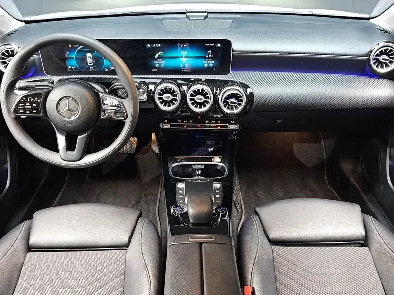Mercedes-Benz A 220 Sedan, снимка 7 - Автомобили и джипове - 55655684