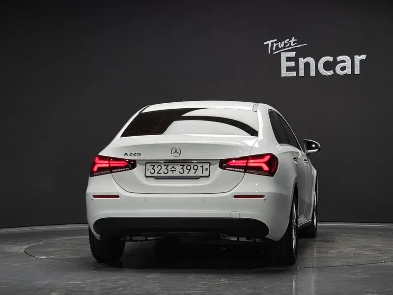 Mercedes-Benz A 220 Sedan, снимка 4 - Автомобили и джипове - 55655684
