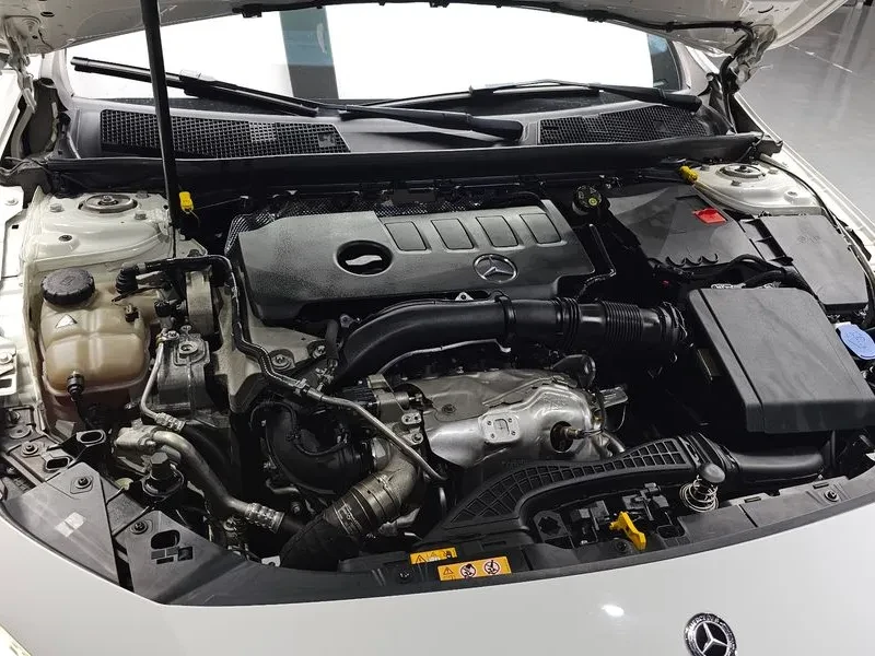 Mercedes-Benz A 220 Sedan, снимка 6 - Автомобили и джипове - 55655684
