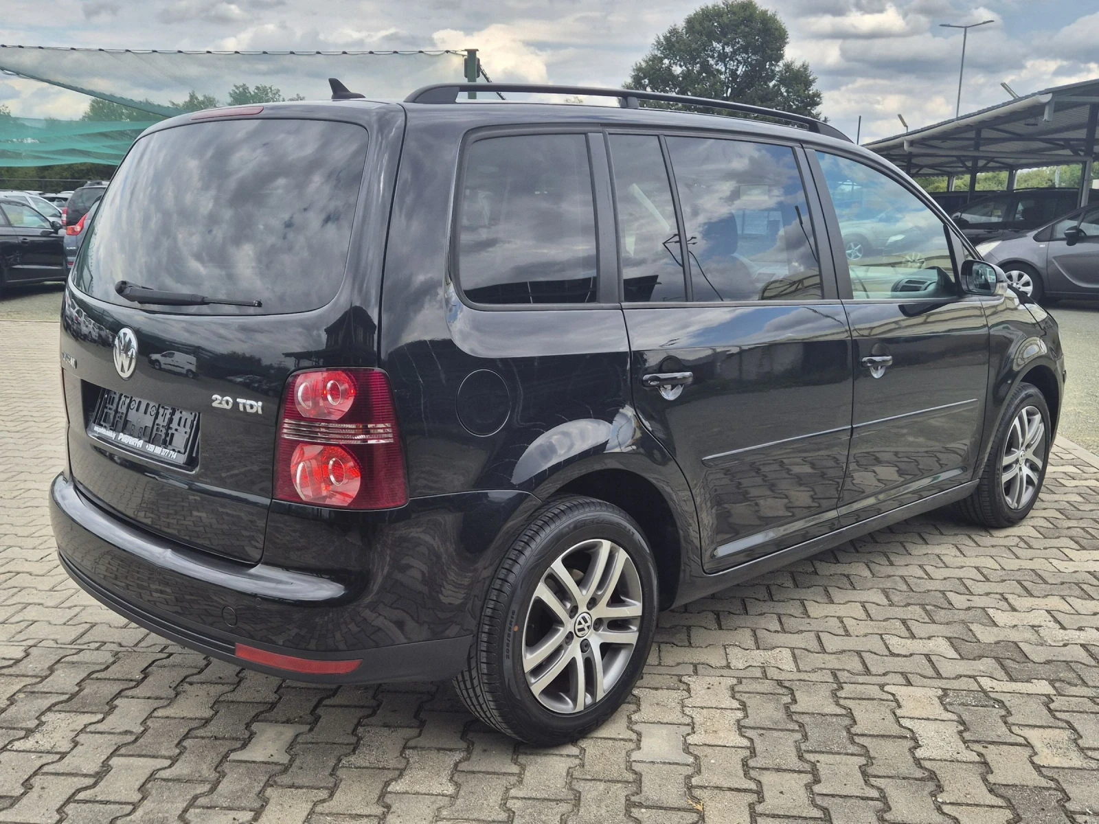 VW Touran 2.0TDI 140к.с Автомат ВММ - изображение 7