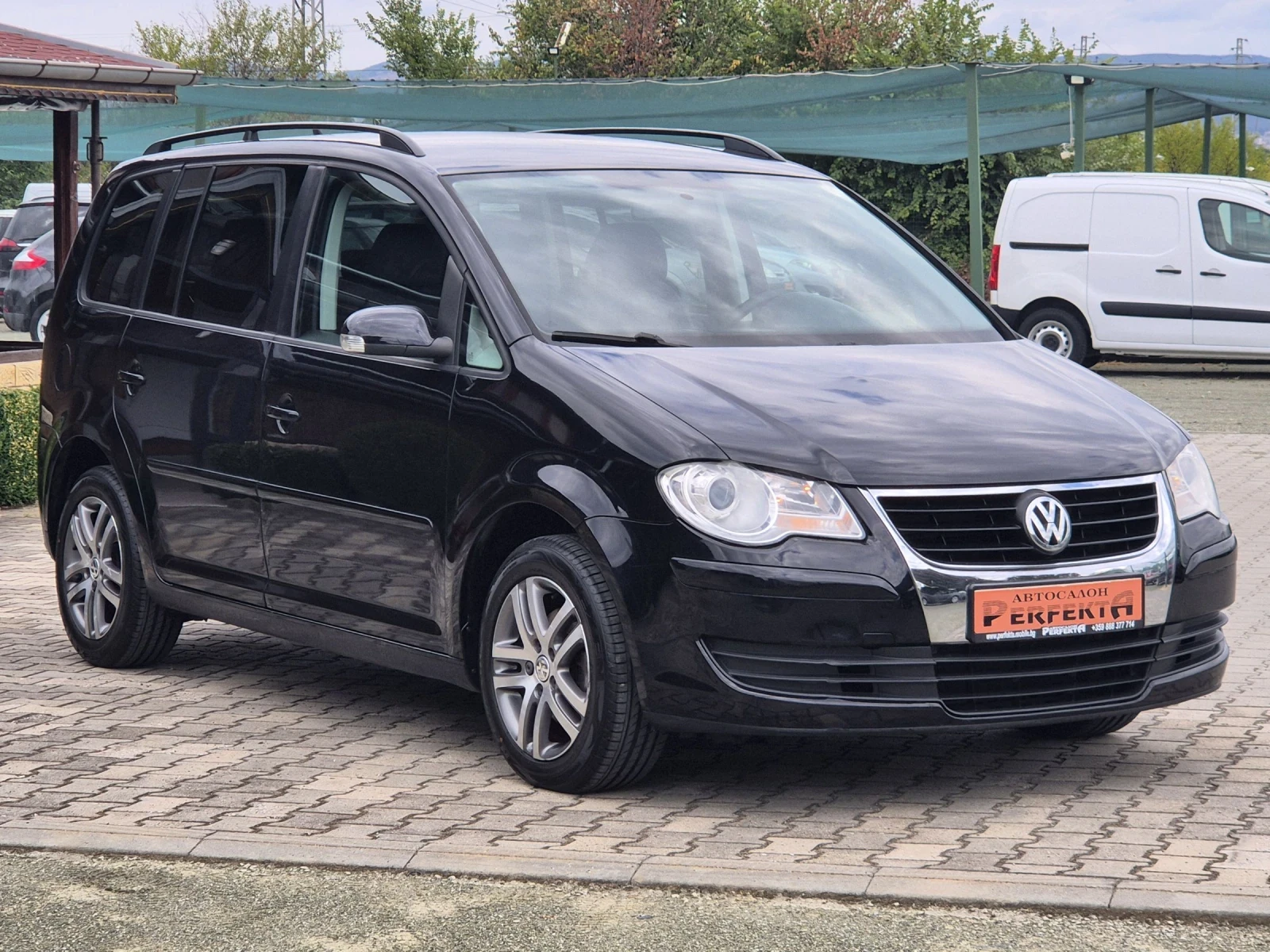 VW Touran 2.0TDI 140к.с Автомат ВММ - изображение 5