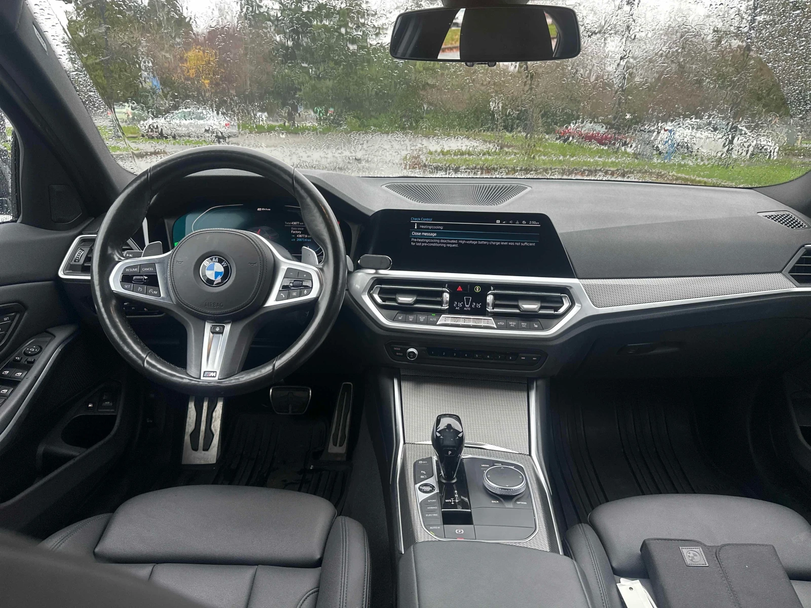 BMW 330 E HYBRID * M PAKET * PANORAMA * CARFAX * , снимка 11 - Автомобили и джипове - 54141531