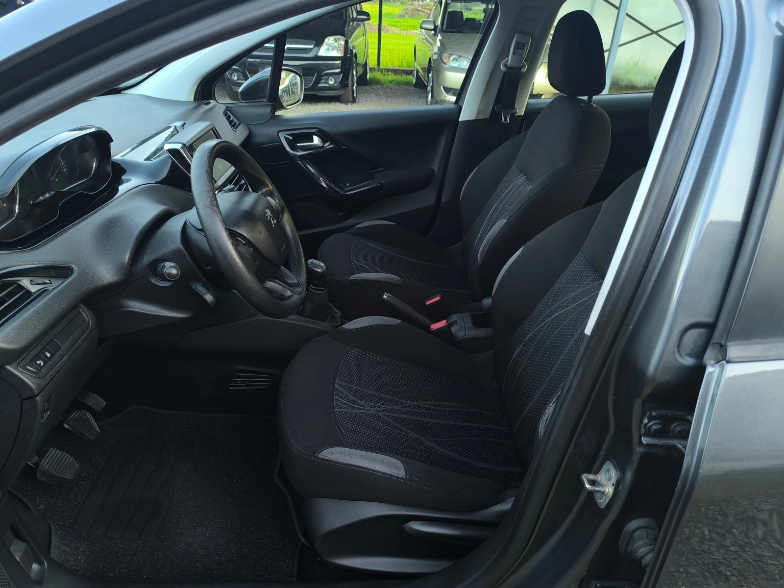 Peugeot 208 FACE LIFT-1.4HDI-68��-���������-�����������-EURO 5 | Mobile.bg � ����������� 9