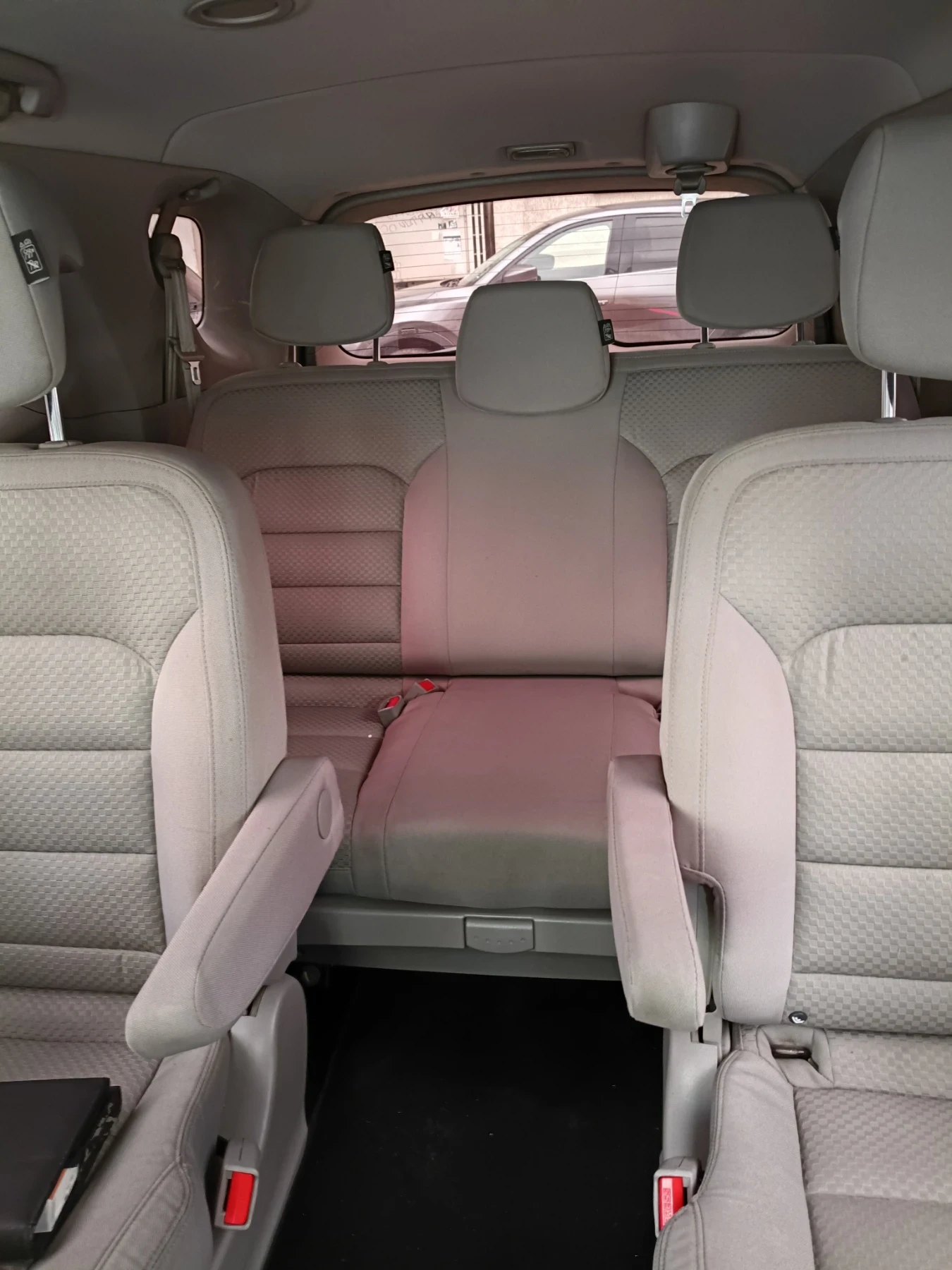SsangYong Rodius 7 места, снимка 13 - Автомобили и джипове - 54645599