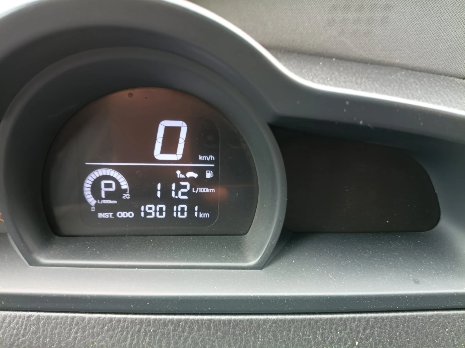 SsangYong Rodius 7 места, снимка 4 - Автомобили и джипове - 54645599