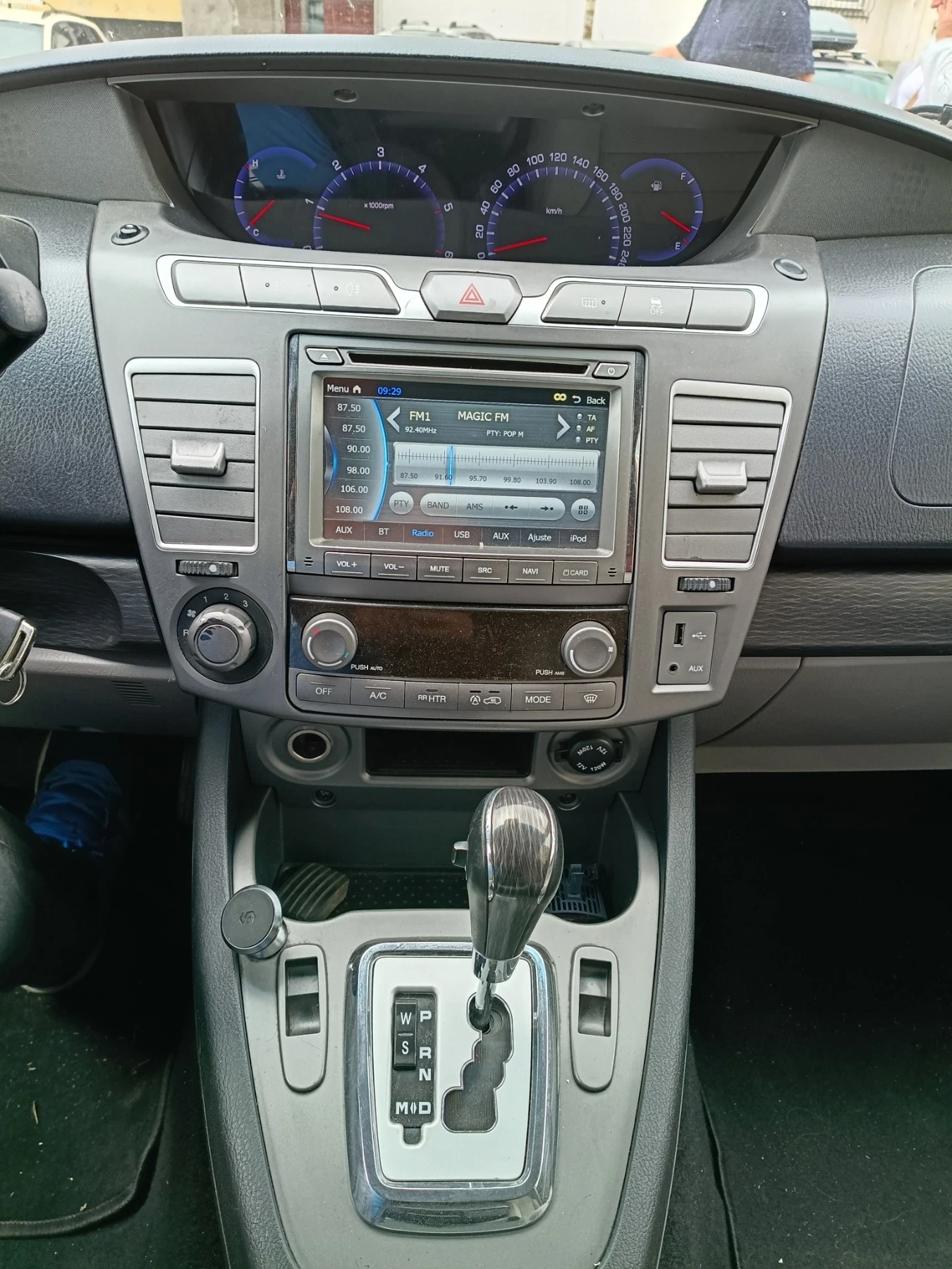SsangYong Rodius 7 места, снимка 5 - Автомобили и джипове - 54645599