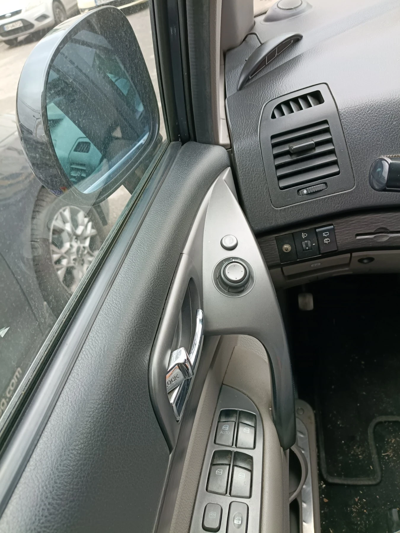 SsangYong Rodius 7 места, снимка 8 - Автомобили и джипове - 54645599