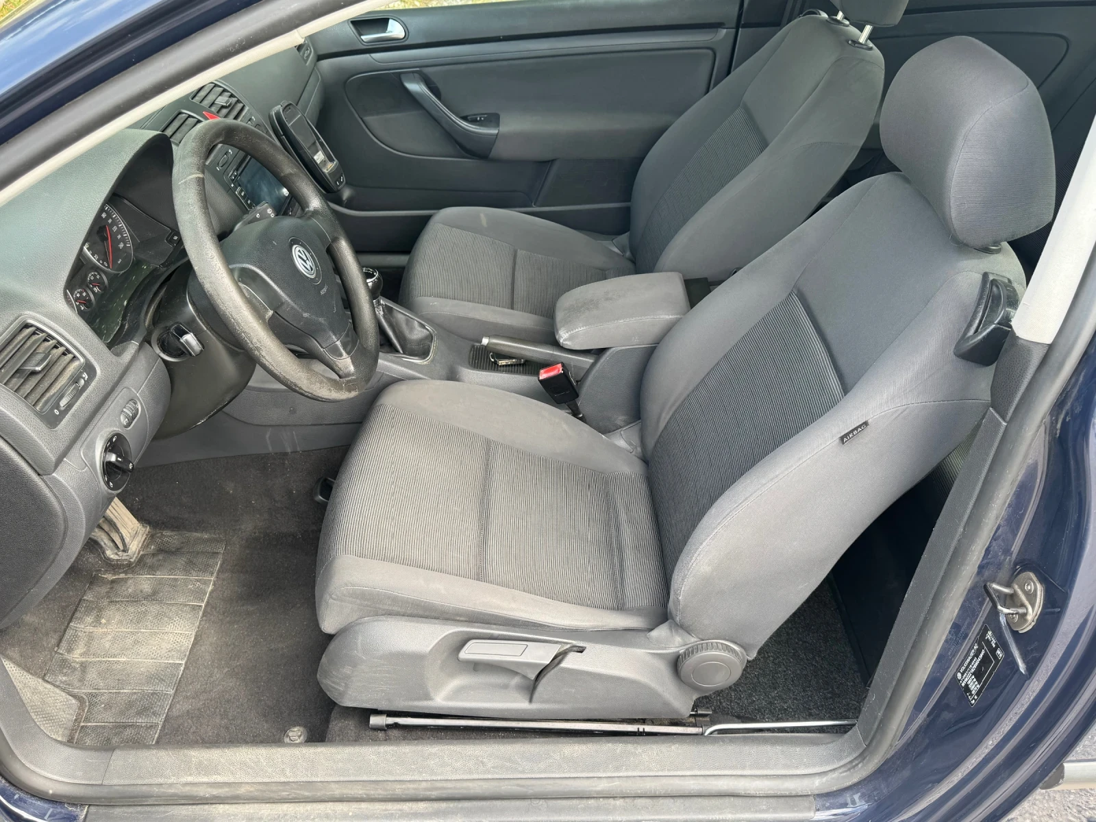VW Golf 1.9TDI 105к.с Ръчка климатроник Регистриран, снимка 8 - Автомобили и джипове - 54765616