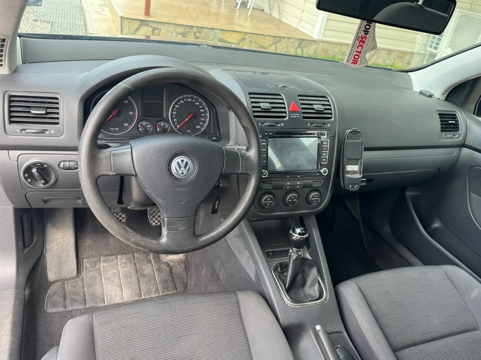 VW Golf 1.9TDI 105к.с Ръчка климатроник Регистриран, снимка 11 - Автомобили и джипове - 54765616