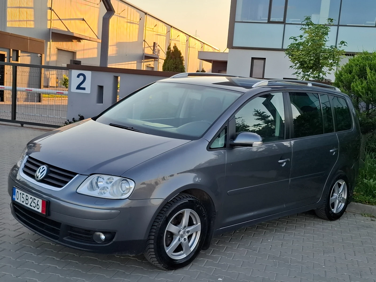 VW Touran 2.0TDI* (140кс)* 5-СКОРОСТИ* HOB BHOC* * , снимка 5 - Автомобили и джипове - 54839868