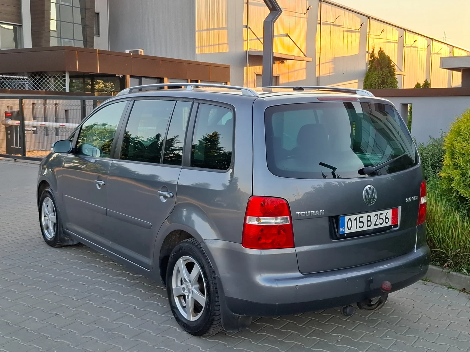 VW Touran 2.0TDI* (140кс)* 5-СКОРОСТИ* HOB BHOC* * , снимка 7 - Автомобили и джипове - 54839868