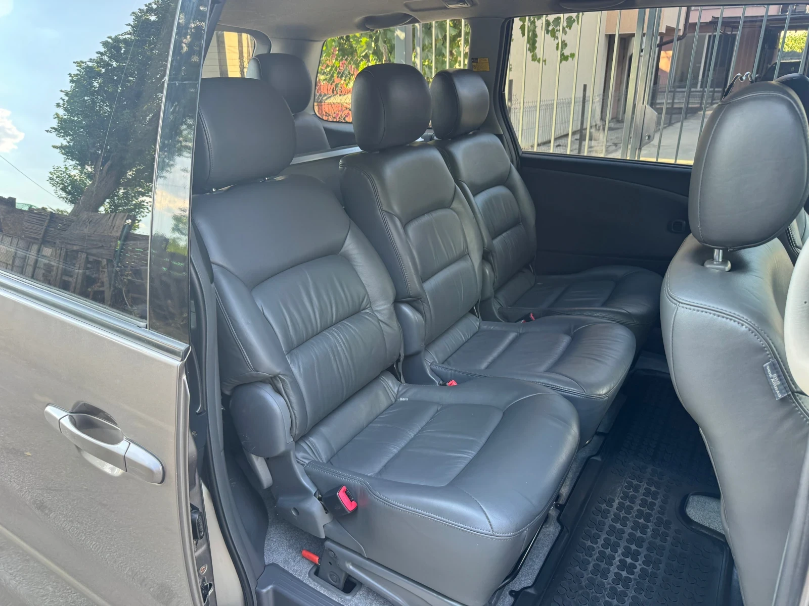 Toyota Previa 2.0D4D, снимка 11 - Автомобили и джипове - 55619464