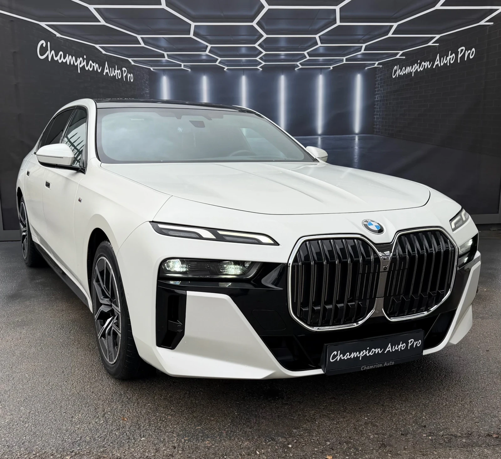 BMW 740 XDrive M-Packet FULL, снимка 3 - Автомобили и джипове - 56657584