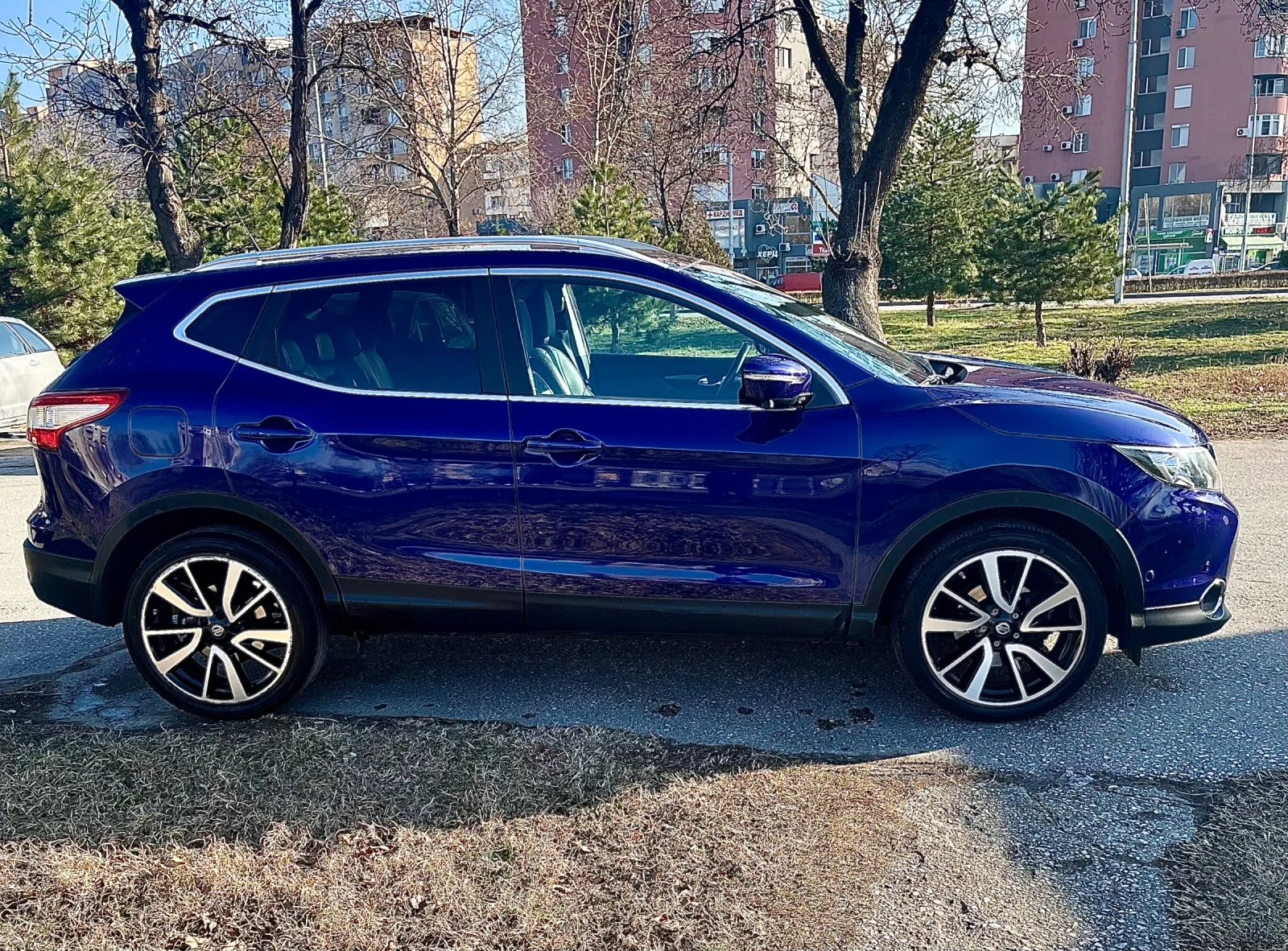 Nissan Qashqai 1.2 92000км Tekna Full extracts Отличен!, снимка 3 - Автомобили и джипове - 53924118