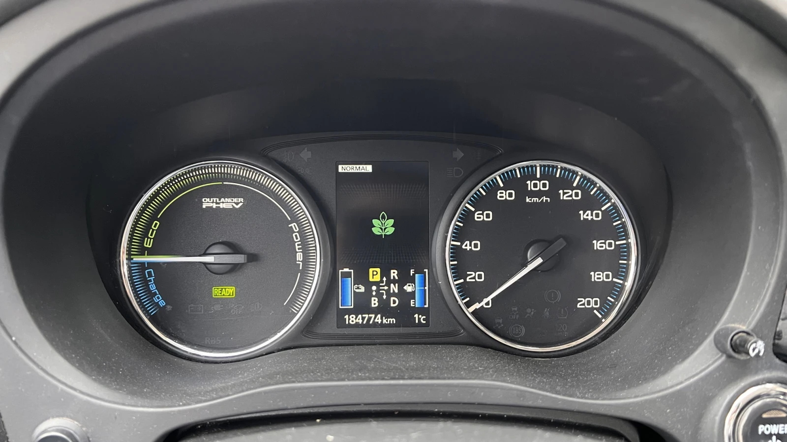 Mitsubishi Outlander 2.0 LPG, снимка 2 - Автомобили и джипове - 54072767