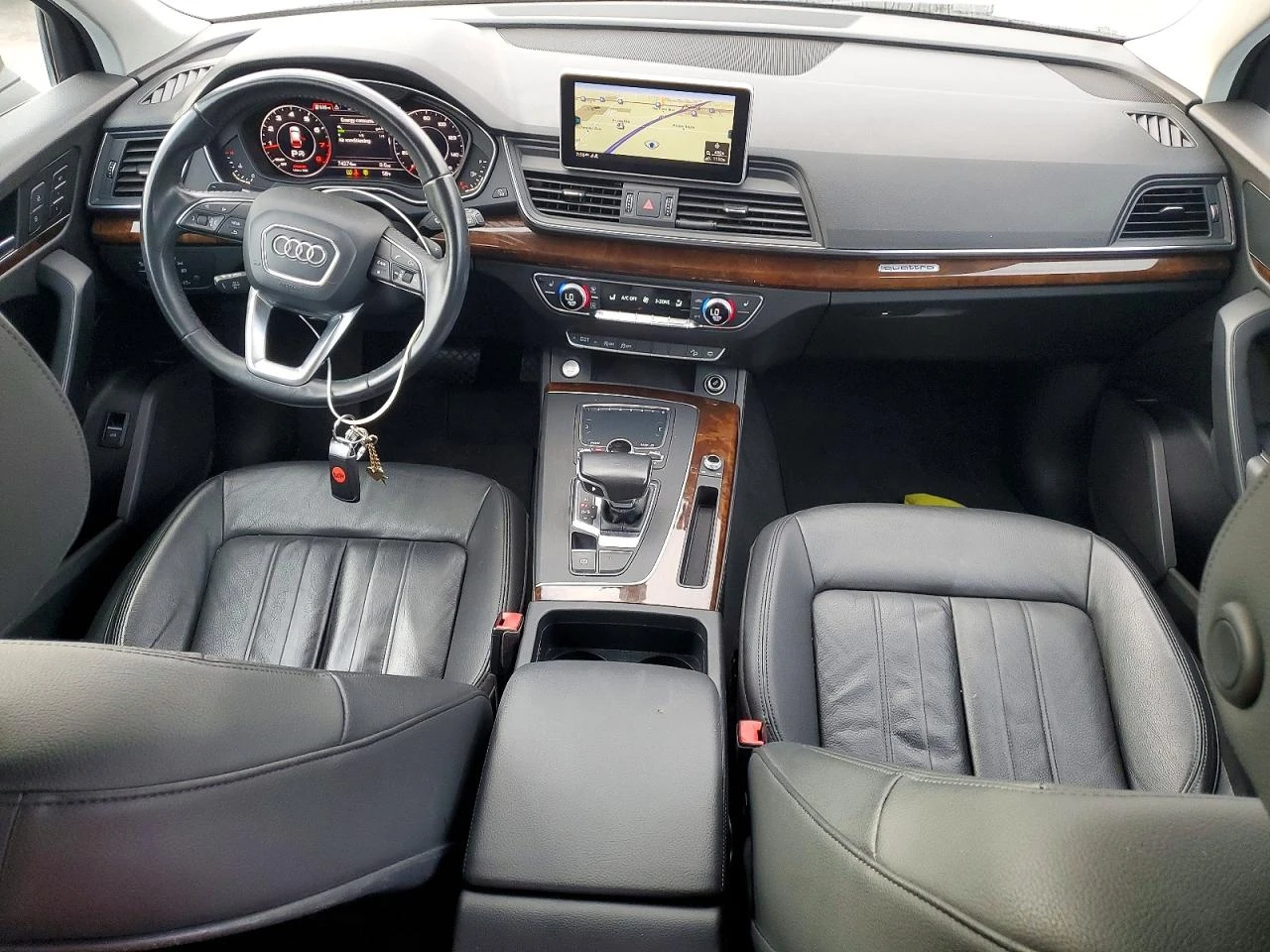 Audi Q5 2.0l Premium, снимка 8 - Автомобили и джипове - 54322979