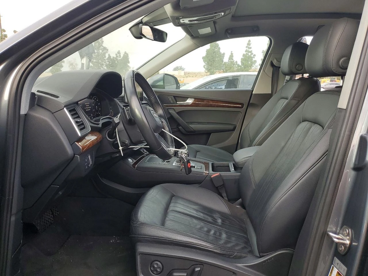 Audi Q5 2.0l Premium, снимка 7 - Автомобили и джипове - 54322979