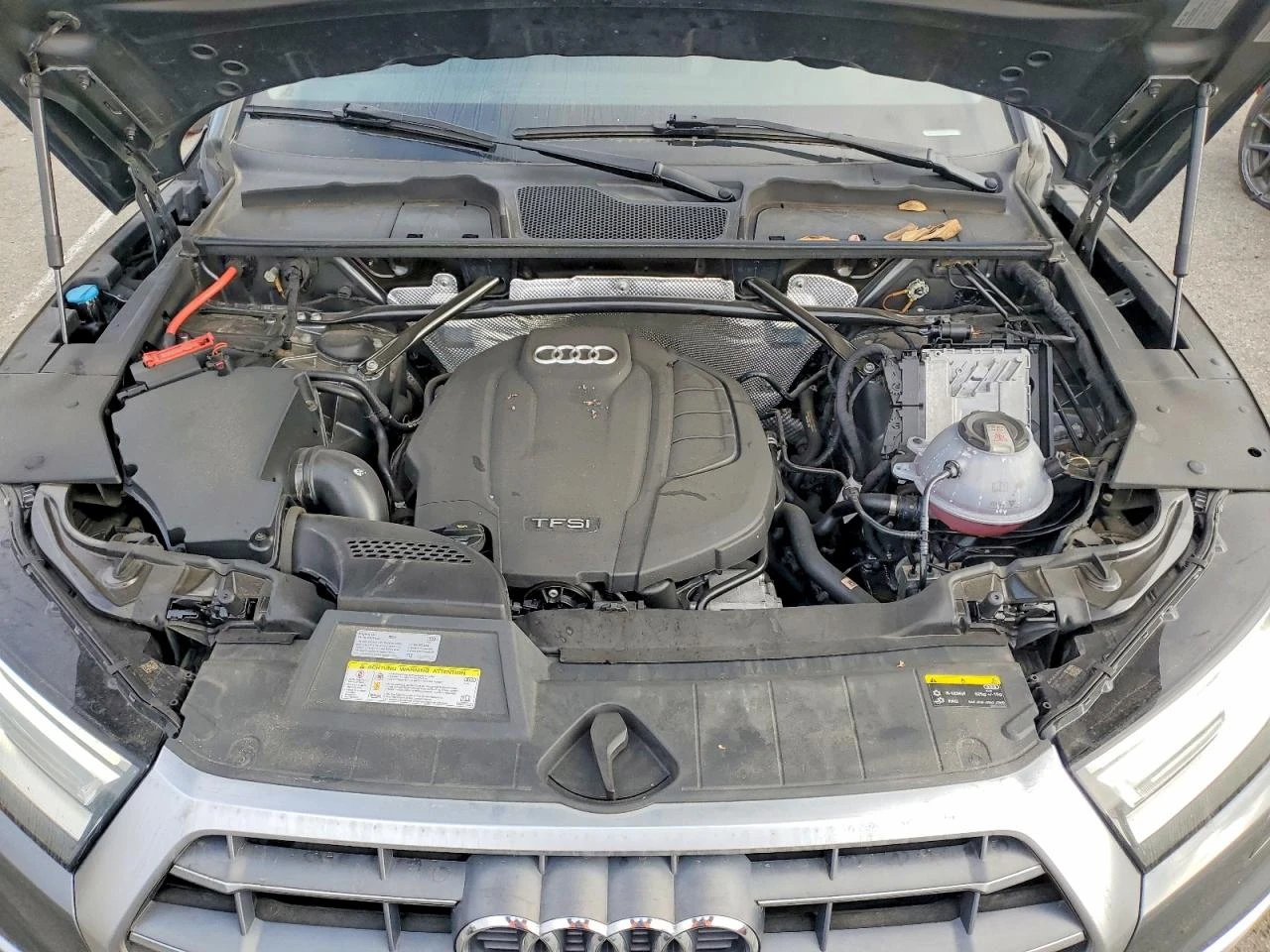 Audi Q5 2.0l Premium, снимка 11 - Автомобили и джипове - 54322979