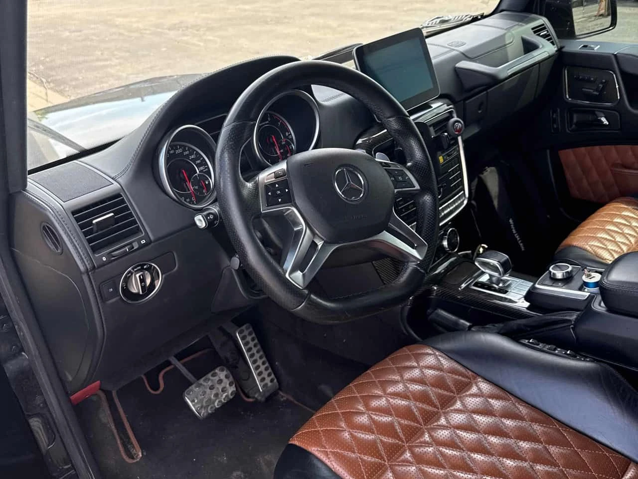 Mercedes-Benz G 63 AMG * CARFAX * АВТОКРЕДИТ БЕЗ ПЪРВОНАЧАЛНА ВНОСКА, снимка 7 - Автомобили и джипове - 54684156