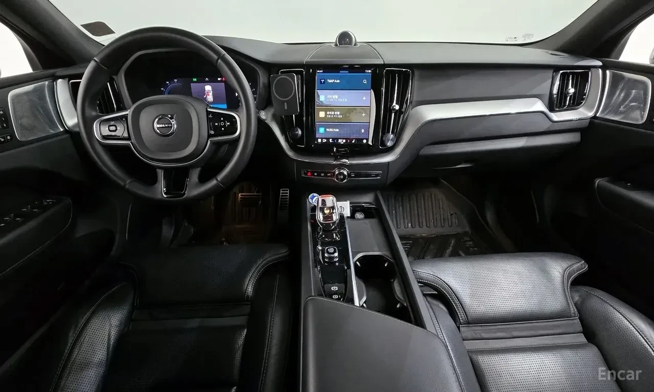 Volvo XC60 * B6 | R-Design | 4x4 | PILOT ASSIST | HUD | 360 К, снимка 16 - Автомобили и джипове - 55155595