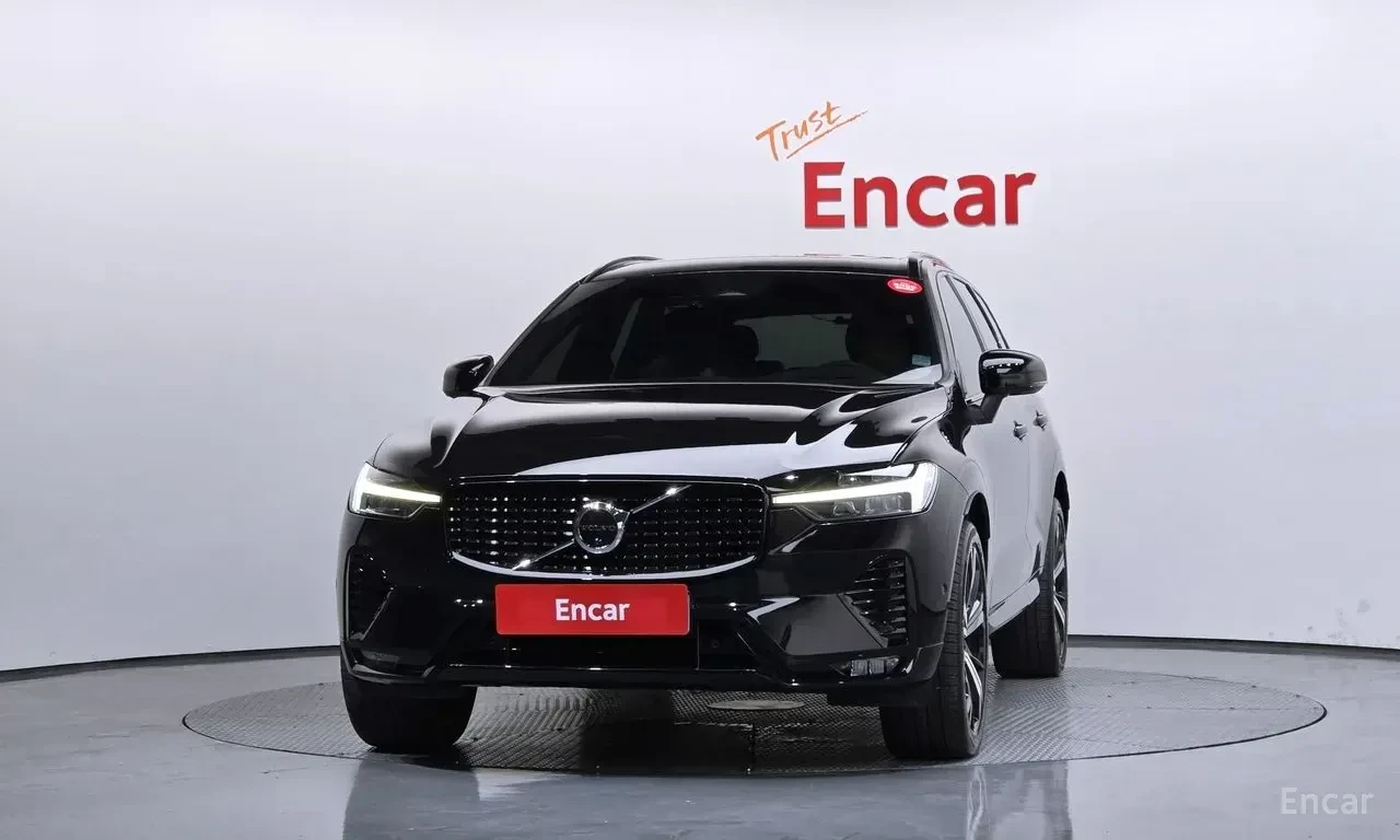 Volvo XC60 * B6 | R-Design | 4x4 | PILOT ASSIST | HUD | 360 К, снимка 12 - Автомобили и джипове - 55155595