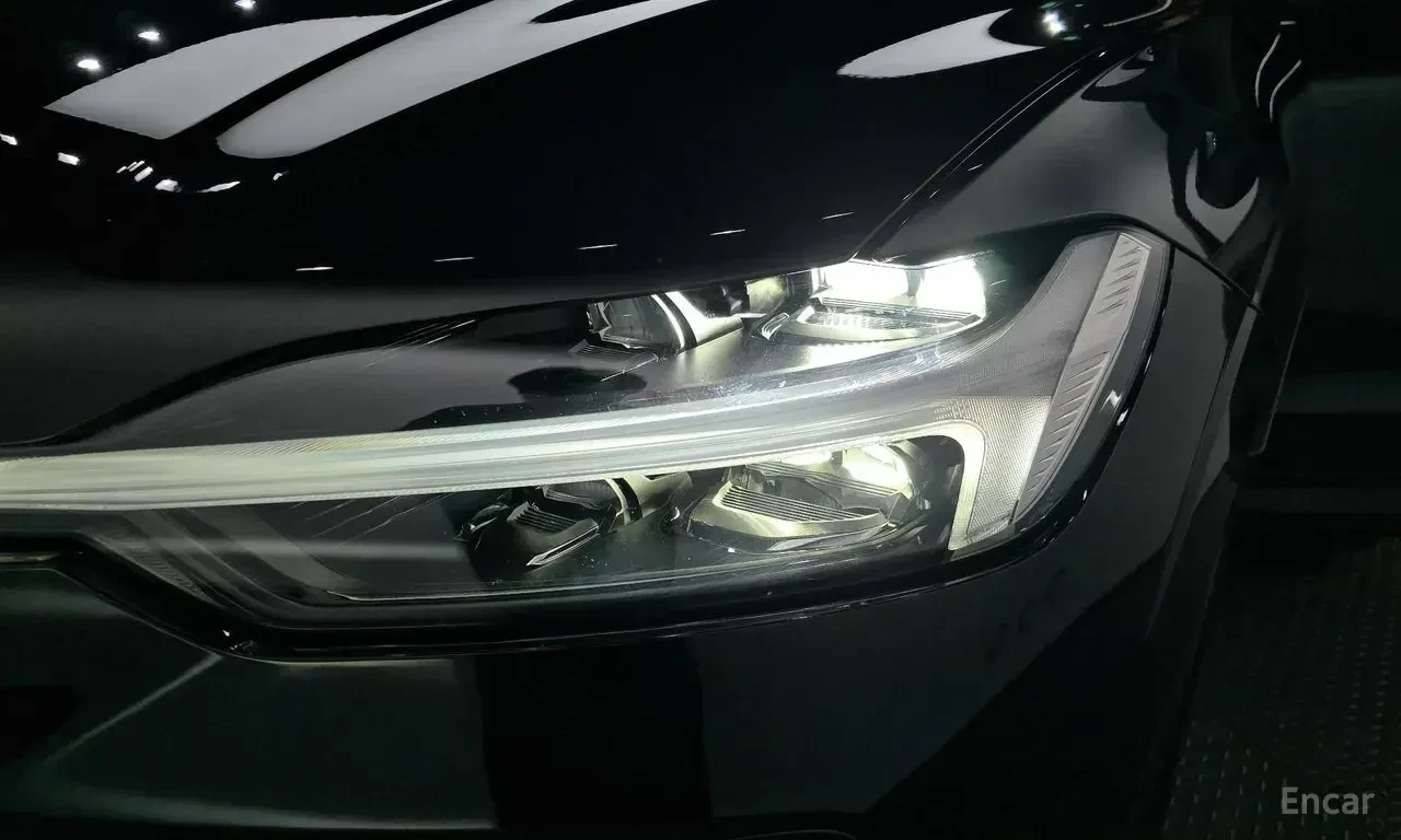 Volvo XC60 * B6 | R-Design | 4x4 | PILOT ASSIST | HUD | 360 К, снимка 5 - Автомобили и джипове - 55155595