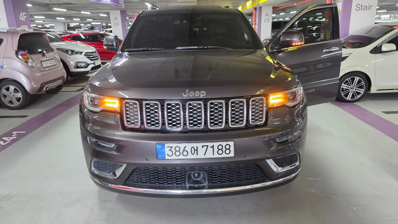 Jeep Grand cherokee 3.6 SUMMIT* FULL* КРАЙНА ЦЕНА ДО БЪЛГАРИЯ* , снимка 2 - Автомобили и джипове - 55174010